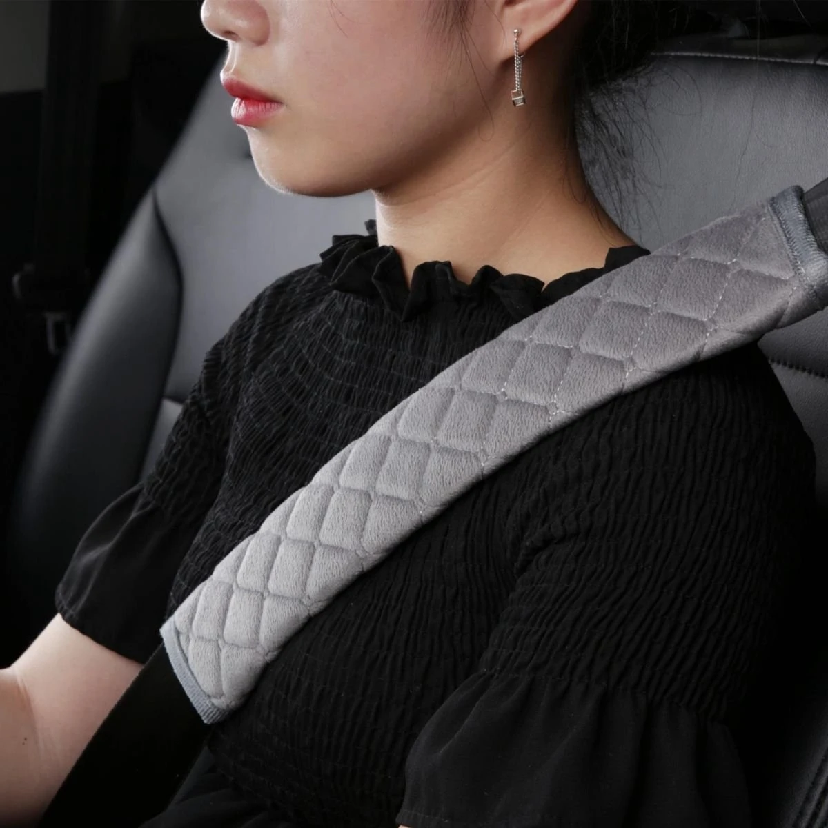 Hazlö Luxe Gordelhoezen - Checkered - Auto Gordel Beschermer - Schouderhoezen - Gordelkussen - Gordelhoes - 2 Stuks - Grijs 7 Hazlö Luxe Gordelhoezen - Checkered - Auto Gordel Beschermer - Schouderhoezen - Gordelkussen - Gordelhoes - 2 Stuks - Grijs - Afbeelding 5