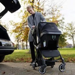 Hamilton By Yoop S1 Plus Buggy Met Monteerbare Zeno Plus Draagwieg - Nieuw En Hoger 2023 Model - Premium Budget Stroller Met One Hand Folding Technologie – Zwart - Licht, Verstelbaar, Wendbaar En Geschikt Van 0 Maanden Tot 4 Jaar – Inclusief Adapter -Babyproducten 1200x1200 460