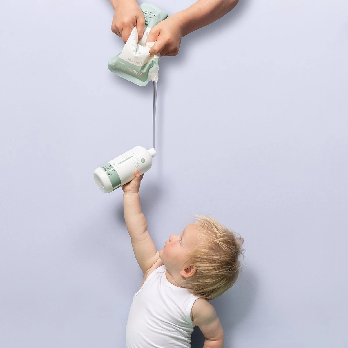 Naïf Voedende Shampoo - Pompfles En Navulverpakking - Baby's En Kids - Verpakking 2x 500ml - Met Natuurlijke Ingrediënten 7 Naïf Voedende Shampoo - Pompfles En Navulverpakking - Baby's En Kids - Verpakking 2x 500ml - Met Natuurlijke Ingrediënten - Afbeelding 5