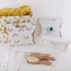 ZUZI ROSY® - Baby Borstel - Baby Verzorgingsset - 3 Stuks - Hout - Haarborstel En Kam - Kraamcadeau - Babyshower Gift - Incl. Opbergzakje -Babyproducten 1200x1200 764