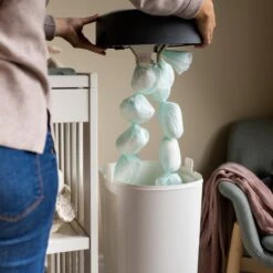 Tommee Tippee Twist & Click XL-luieremmer - Voor Maximaal 60 Luiers - Milieuvriendelijker Systeem - 1 Navulcassette - Duurzaam Geproduceerde Antibacteriële GREENFILM -Babyproducten 1200x1200 771