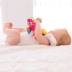 Playgro Clip Clop Rammelaar - Roze - Activiteitenspeeltje - Kraamkado -Babyproducten 1200x1200 85