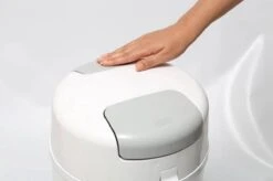 DiaperPail - Soft Grey - Luieremmer Met Speciale Luiersluis - Werkt Met Normale Vuilniszakken -Babyproducten 1200x799 28