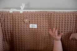 Koeka Boxbumper Wafel Amsterdam - Lichtbruin 180x30cm -Babyproducten 1200x799 48