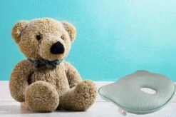 Baby IQ Orthopedisch Baby Hoofdkussen – Traagschuim – Tegen Plat Achterhoofd – Baby Kussen Plat Hoofd - Kraamcadeau – Blauw – Incl Gratis Bandana Slabber -Babyproducten 1200x799 58