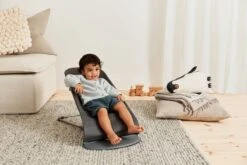 BabyBjörn Wipstoel Bliss Donkergrijs Frame - Cotton Klassiek Quilt - Antraciet - Ergonomisch - Verstelbaar - Inklapbaar -Babyproducten 1200x800 191