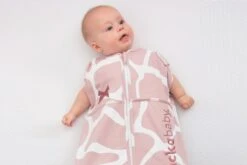 Puckababy Inbakerslaapzak Original Mini 3-6 Maanden - Giraph Candy 18 Puckababy Inbakerslaapzak Original Mini 3-6 Maanden - Giraph Candy -Babyproducten 1200x800 315