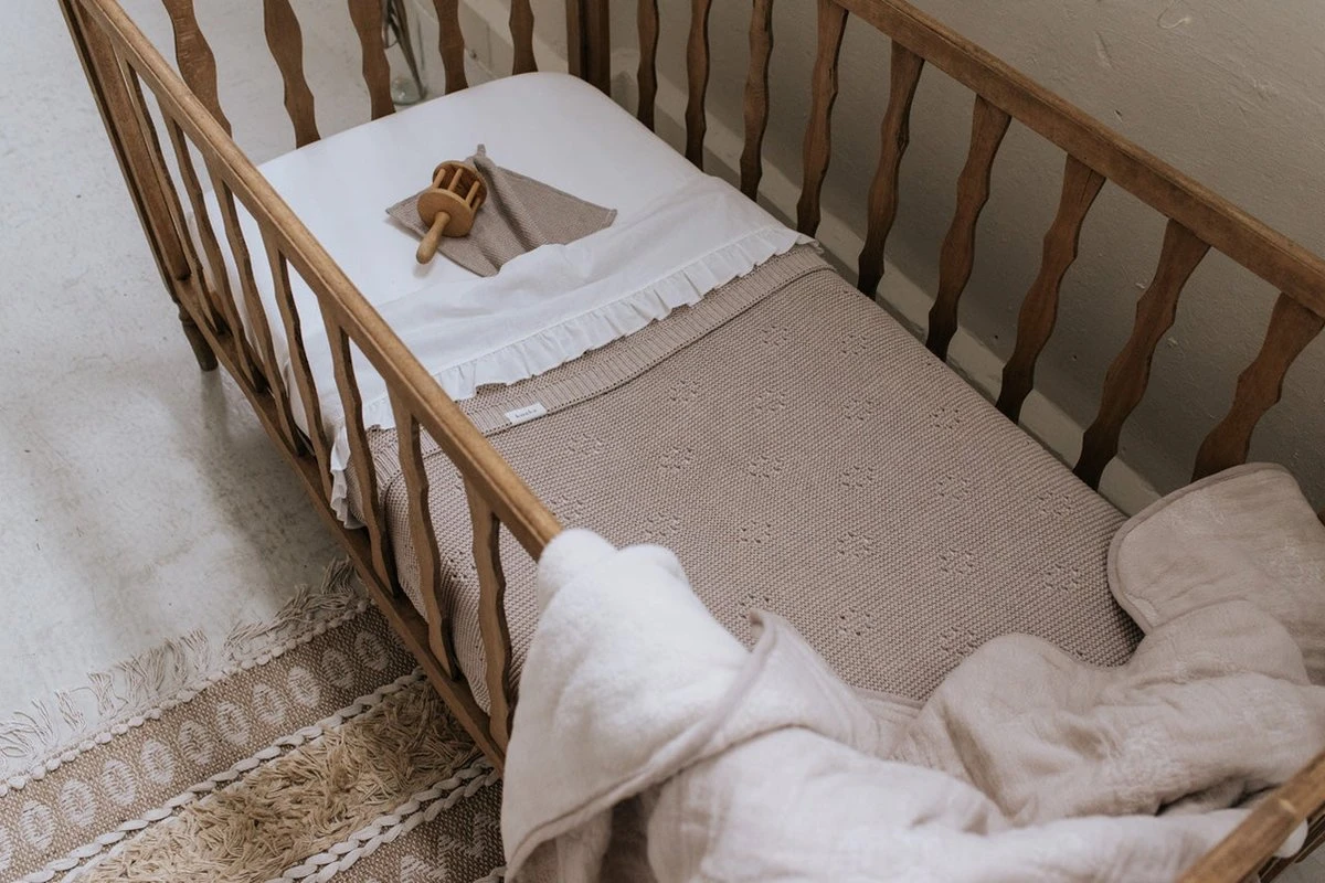 Koeka Baby Lakentje Ledikant Ruffle - Wit 110x140cm 11 Koeka Baby Lakentje Ledikant Ruffle - Wit 110x140cm - Afbeelding 9