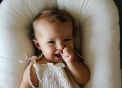 Tubudu Baby Snuggle® Organisch Babynestje - Inclusief Gratis Draagtas En Tencel Cover - Luxe Baby Lounger - Kraampakket - Natuurlijk Materiaal - Wit -Babyproducten 1200x861 5