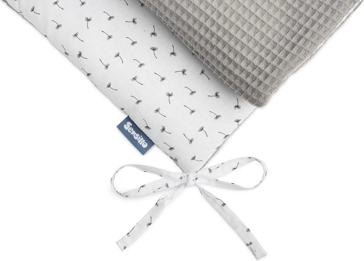 Sensillo Baby Bedbumper - Bedomrander - Anti Stootrand Ledikant - Bed Zijbeschermers - 180x30cm - Wafel Grijs Paardenbloemen 8 Sensillo Baby Bedbumper - Bedomrander - Anti Stootrand Ledikant - Bed Zijbeschermers - 180x30cm - Wafel Grijs Paardenbloemen - Afbeelding 6