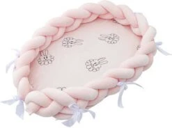 Buxibo - Draagbare Babynest - Co- Sleeper - Bed Bumper - Baby Bed Accessoires - Met Strikjes - Inclusief Bumper Rand - Verschoonmat - Veilig Slapen - Roze -Babyproducten 1200x892 1