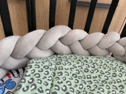 IL BAMBINI Gevlochten Baby Bed Bumper Treccia - Bedomrander - Box Omrander - Hoofdbeschermer - Boxrand - Bedbumper - Stootrand - Boxomrander - (3 Meter) Grijs 12 IL BAMBINI Gevlochten Baby Bed Bumper Treccia - Bedomrander - Box Omrander - Hoofdbeschermer - Boxrand - Bedbumper - Stootrand - Boxomrander - (3 Meter) Grijs -Babyproducten 1200x899 15