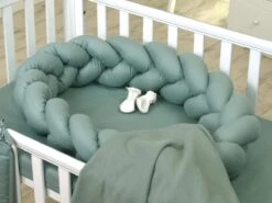 MamaLoes Amy Pure Stonegreen 210 Cm Braided Bedbumper 80122 -Babyproducten 1200x900 72