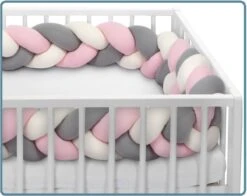 Sevibaby Roze 3-in-1 Braided Bedbumper En Babynest 521-2 -Babyproducten 1200x953 2