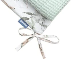Sensillo Baby Bedbumper - Bedomrander - Anti Stootrand Ledikant - Bed Zijbeschermers - 180x30cm - Wafel Mint Hertjes -Babyproducten 1200x988 3