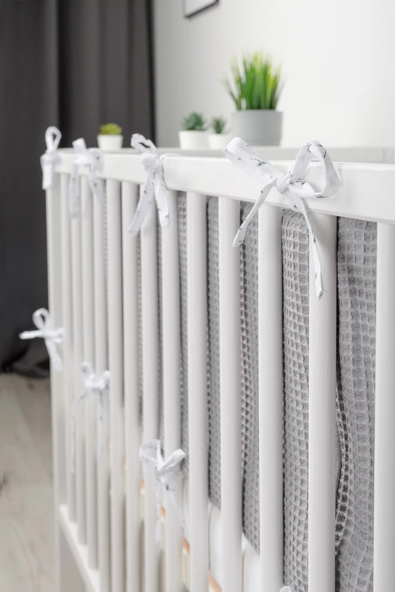 Sensillo Baby Bedbumper - Bedomrander - Anti Stootrand Ledikant - Bed Zijbeschermers - 180x30cm - Wafel Grijs Paardenbloemen 4 Sensillo Baby Bedbumper - Bedomrander - Anti Stootrand Ledikant - Bed Zijbeschermers - 180x30cm - Wafel Grijs Paardenbloemen - Afbeelding 2