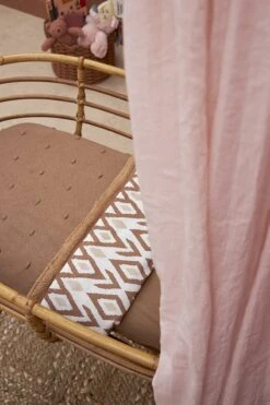 Meyco Ikat/Uni Wieglaken - 2-pack - Sand/toffee - 75x100cm 9 Meyco Ikat/Uni Wieglaken - 2-pack - Sand/toffee - 75x100cm -Babyproducten 800x1200 259