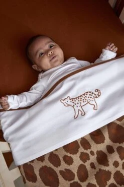 Meyco Ledikant Laken Cheetah Animal - 100x150cm - Camel 13 Meyco Ledikant Laken Cheetah Animal - 100x150cm - Camel -Babyproducten 800x1200 266
