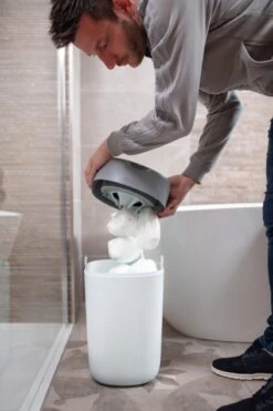 Tommee Tippee Milieuvriendelijke Twist & Click Luieremmer - Met 6 Navulcassettes - Wit 21 Tommee Tippee Milieuvriendelijke Twist & Click Luieremmer - Met 6 Navulcassettes - Wit -Babyproducten 800x1200 48