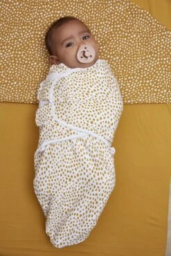 Meyco Cheetah Swaddlemeyco Inbakerdoek - Honey Gold - 0-3 Maanden 7 Meyco Cheetah Swaddlemeyco Inbakerdoek - Honey Gold - 0-3 Maanden -Babyproducten 801x1200 62