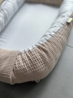 Bébélunes - Waffle Brown - Babynest - Bruin - 60x100cm - Inclusief Kussen 7 Bébélunes - Waffle Brown - Babynest - Bruin - 60x100cm - Inclusief Kussen -Babyproducten 899x1200 23