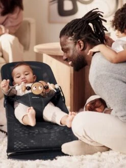 BabyBjörn Speelboog Voor Wipstoel - Ondeugende Oogjes - Zwart-Wit -Babyproducten 900x1200 36