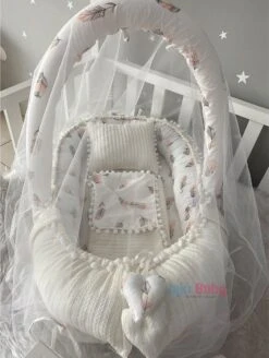 Jaju Baby - Babynestje, Hoofdkussen En Klamboe - Organische Katoen - Antibacterieel Babynestje - Anti-Allergisch Babynestje - Wit En Veer Patroon - 74 X 40 Cm